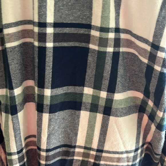 Blue plaid flannel shirt with hood by Aeropostale. - Picture 4 of 8